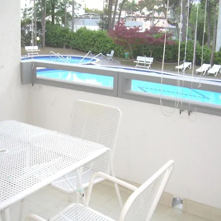 Apartment For 4 People With Shared Pool Close To The Sea Apartment *