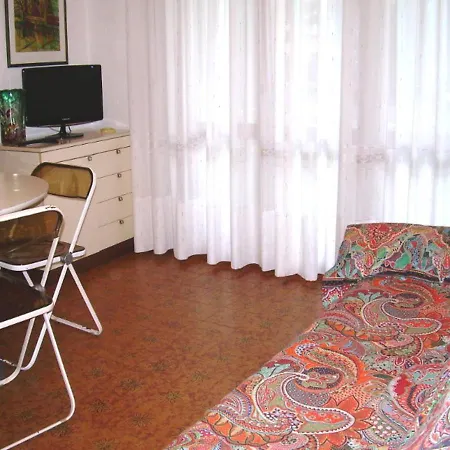 Apartment For 4 People With Shared Pool Close To The Sea Apartment