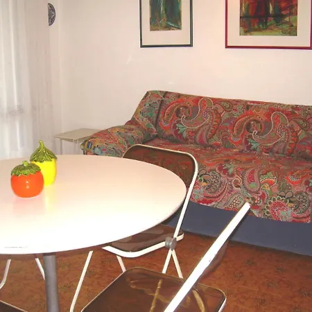 Apartment Apartment For 4 People With Shared Pool Close To The Sea *