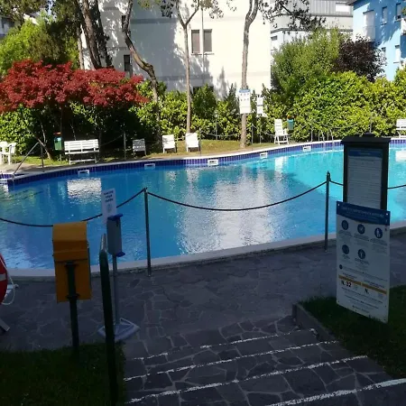 Apartment For 4 People With Shared Pool Close To The Sea * Lignano Sabbiadoro