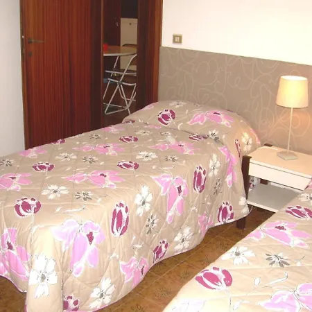 Apartment For 4 People With Shared Pool Close To The Sea Lignano Sabbiadoro