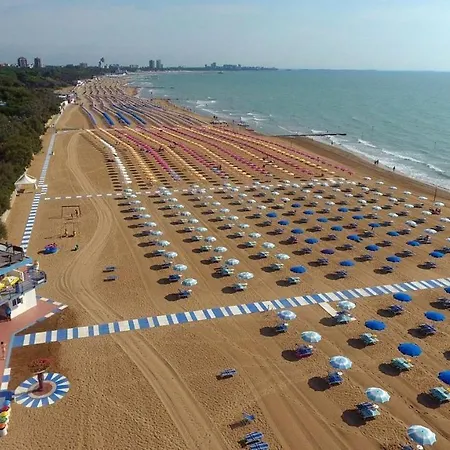 Apartment For 4 People With Shared Pool Close To The Sea Apartamento Lignano Sabbiadoro