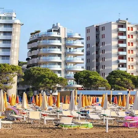 Apartment For 4 People With Shared Pool Close To The Sea * Lignano Sabbiadoro